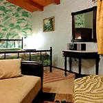 Bed & Breakfast 4epoxesxenonas 3*