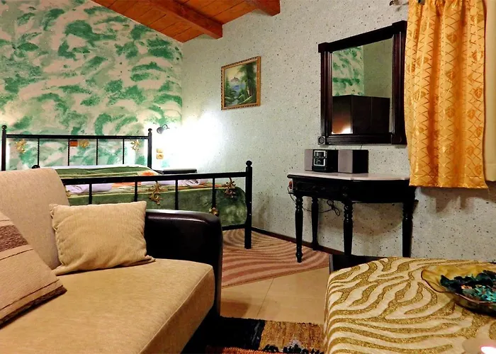 Alojamento de Acomodação e Pequeno-almoço 4epoxesxenonas 3*